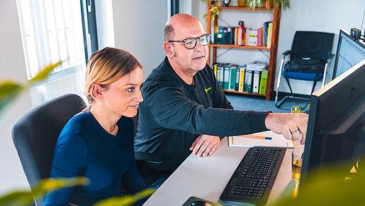Teilnehmende bei einer Präsenzschulung mit Dataflor Software