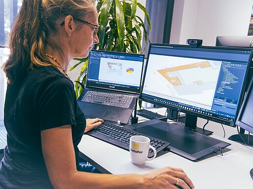 CAD-Planung mit LANDXPERT an einem Computerarbeitsplatz