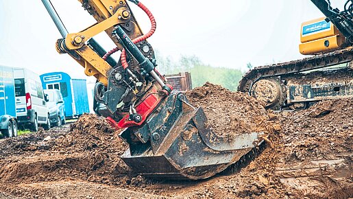 Bagger bei Erdarbeiten im Erd- und Tiefbau