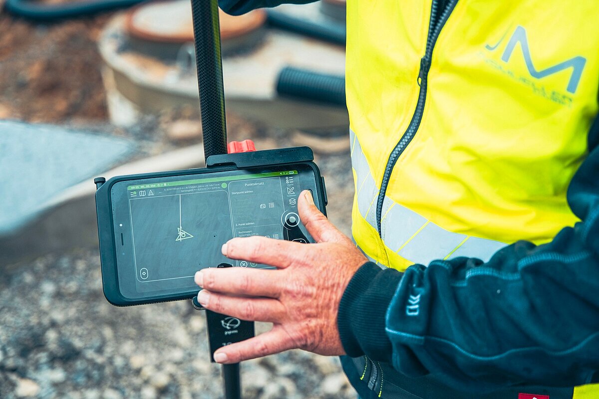 MEASURE now PRO mit GNSS-Roverstab und baustellentauglichem Tablet